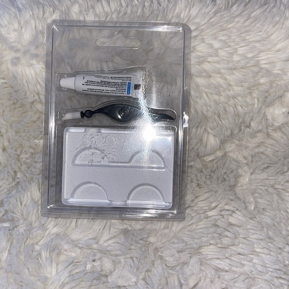 Eye lashes new with glue never opened new with box just stored away and tweezers - Picture 3 of 3